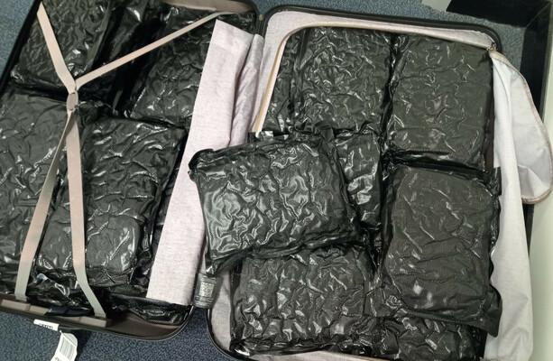 Man arrested after gardaí seize €600,000 worth of cannabis in luggage at Shannon Airport - The Journal