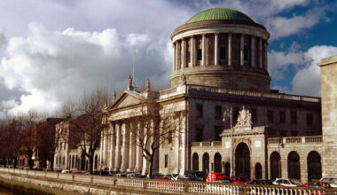 Deadlocked jury discharged in case of ex-garda allegedly struck by superintendent after car chase - The Journal