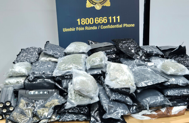 Five people arrested after gardaí seize €2.1 million worth of cocaine and cannbis in Dublin and Wicklow - The Journal