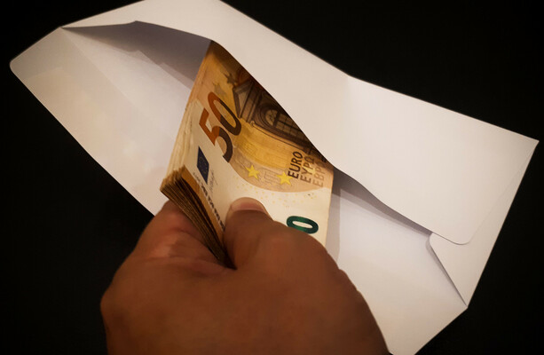 Households expected to be told to keep sum of cash in case of power outages or cyber attacks - The Journal