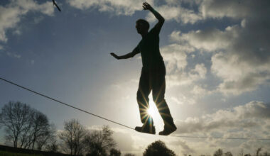 Global market wobbles and soaring stock prices may put Irish economy at risk, Central Bank warns - The Journal