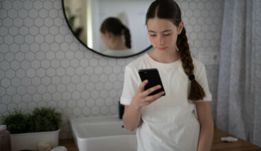 Australia’s social media ban for under-16s is taking effect soon – should Ireland follow suit? - The Journal