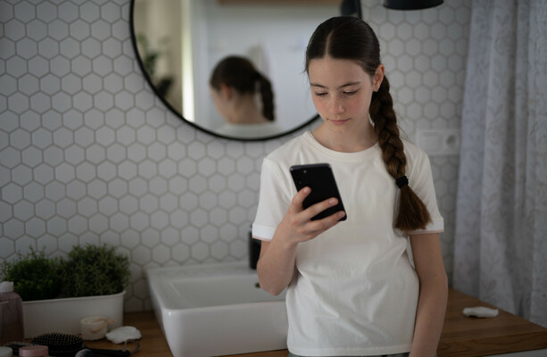 Australia’s social media ban for under-16s is taking effect soon – should Ireland follow suit? - The Journal