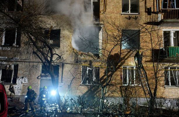 Kyiv hit by overnight attack after Zelensky removes top aide - The Journal