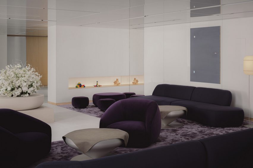 Central area of Ginza Lounge