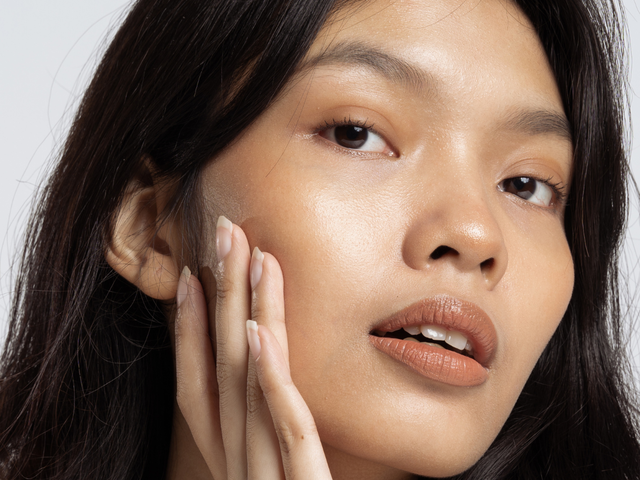 It improves skin hydration and natural glow from within