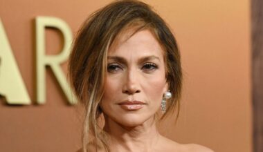 Jennifer Lopez's Workout Fit Is Impossible to Ignore