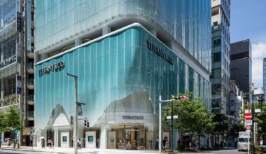 Jun Aoki cloaks Tiffany & Co store in curving glass panels