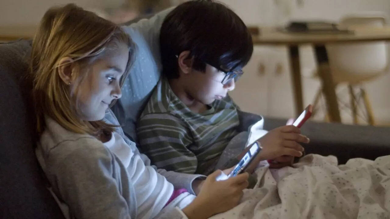 Kids smartphones (2)