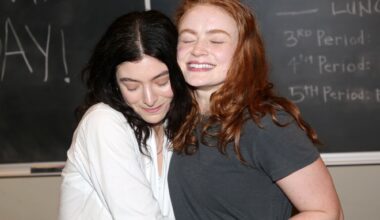 Watch Lorde bring out 'Stranger Things' star Sadie Sink during ‘Green Light’ in London