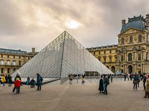 Image for Non-European tourists to pay 45% more to visit Louvre from 2026: museum
