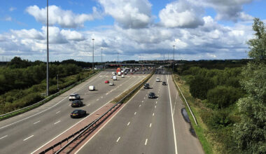 Man (20s) arrested after high-speed chase on M4 with firearm