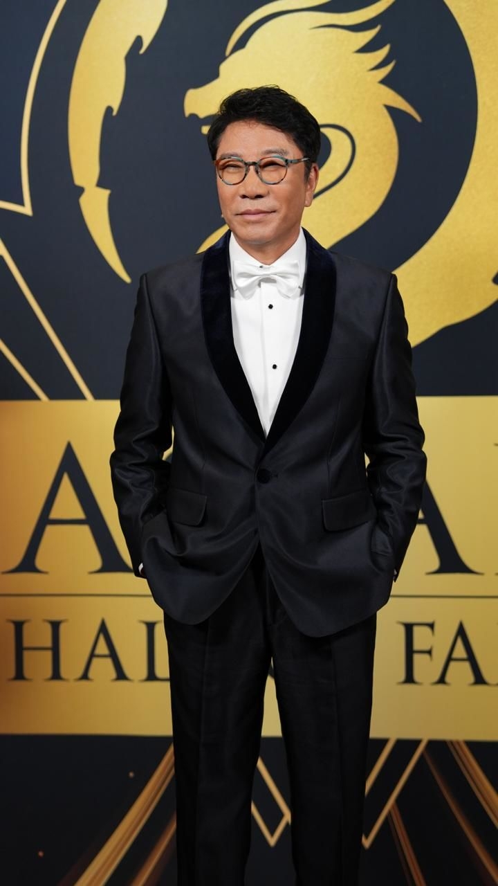 Lee Soo-man poses for a photo during the Asian Hall of Fame induction ceremony held at The Biltmore Hotel in Los Angeles on Nov. 1. (A20 Entertainment)