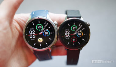 The OnePlus Watch 3 (43mm) next to the regular OnePlus Watch 3.