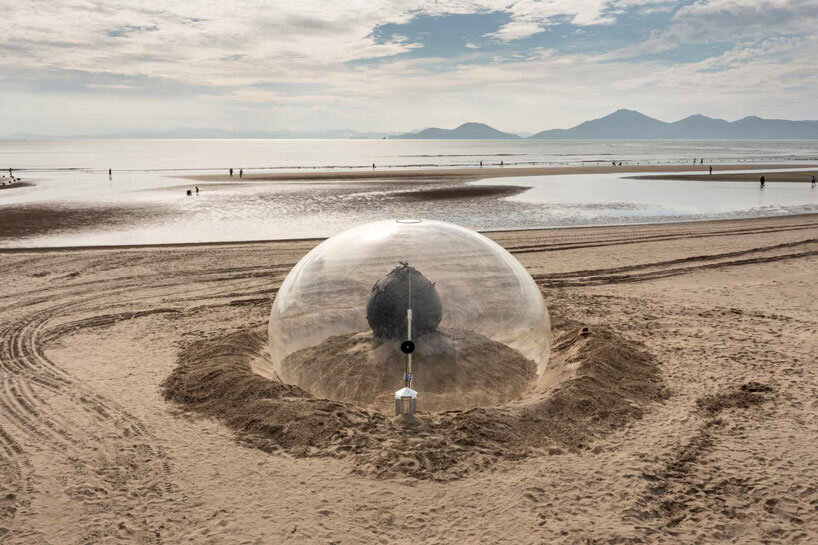 plastique fantastique installs fossil-based inflatable sculpture on korea’s shoreline