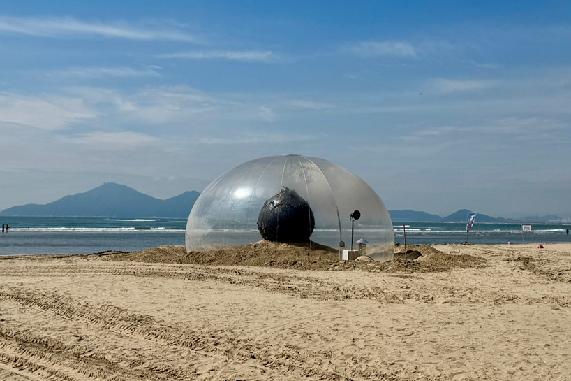 plastique fantastique installs fossil-based inflatable sculpture on korea’s shoreline