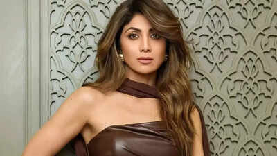 Shilpa Shetty's fitness challenge: Actress performs a dumbbell squat and asks followers to show their version