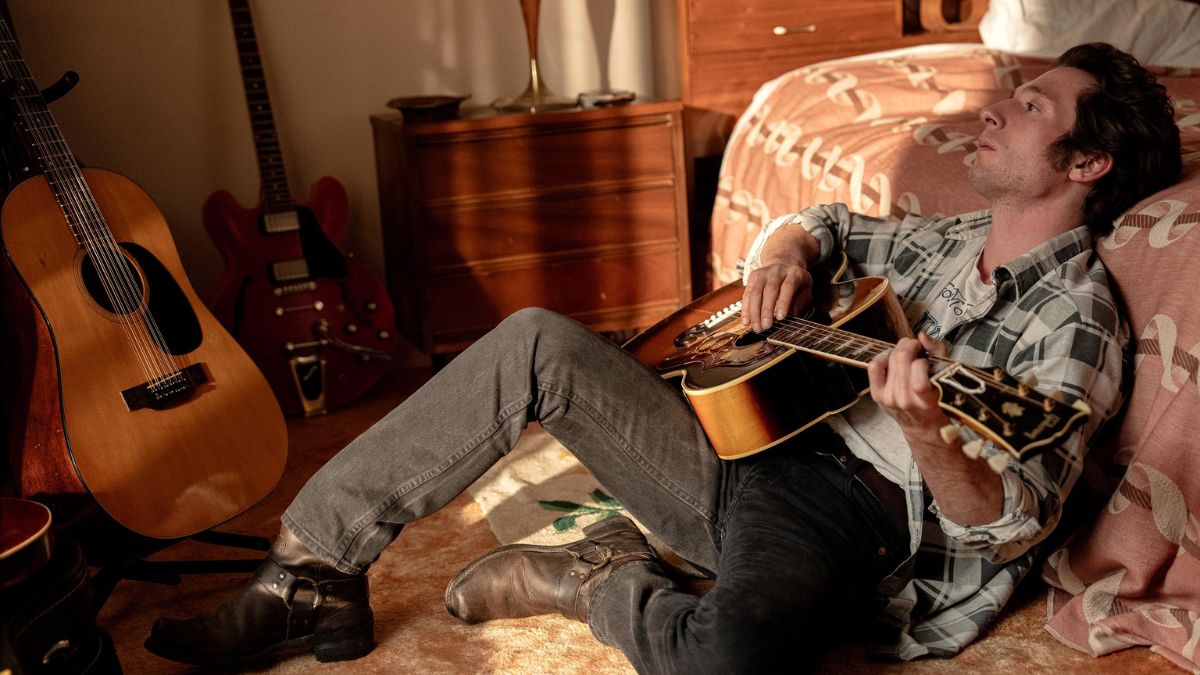 Springsteen Deliver Me From Nowhere stars Jeremy Allen White