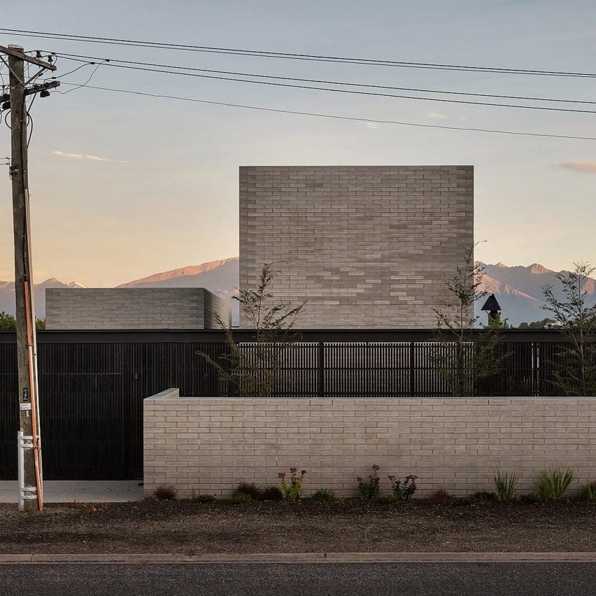 Windowless SKI House by Roberts Gray Architects