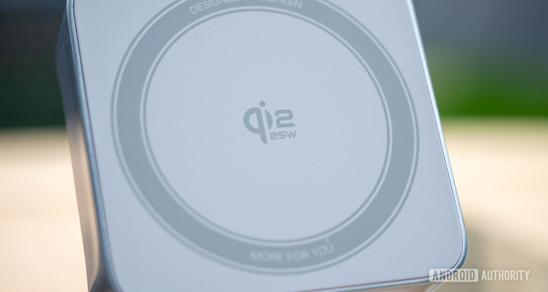 ugreen qi2 25w charger 3 in 1 stand 1