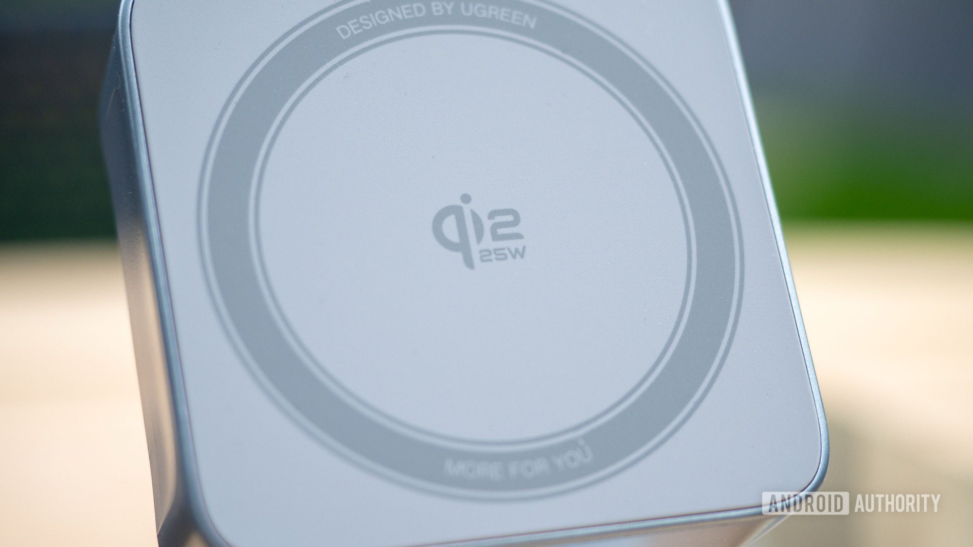 ugreen qi2 25w charger 3 in 1 stand 1