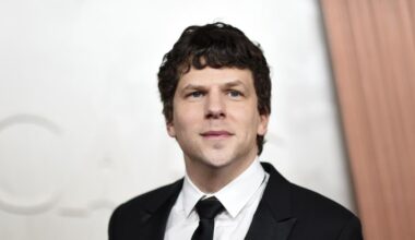 Jesse Einsenberg donates kidney to a stranger: 'No-brainer'