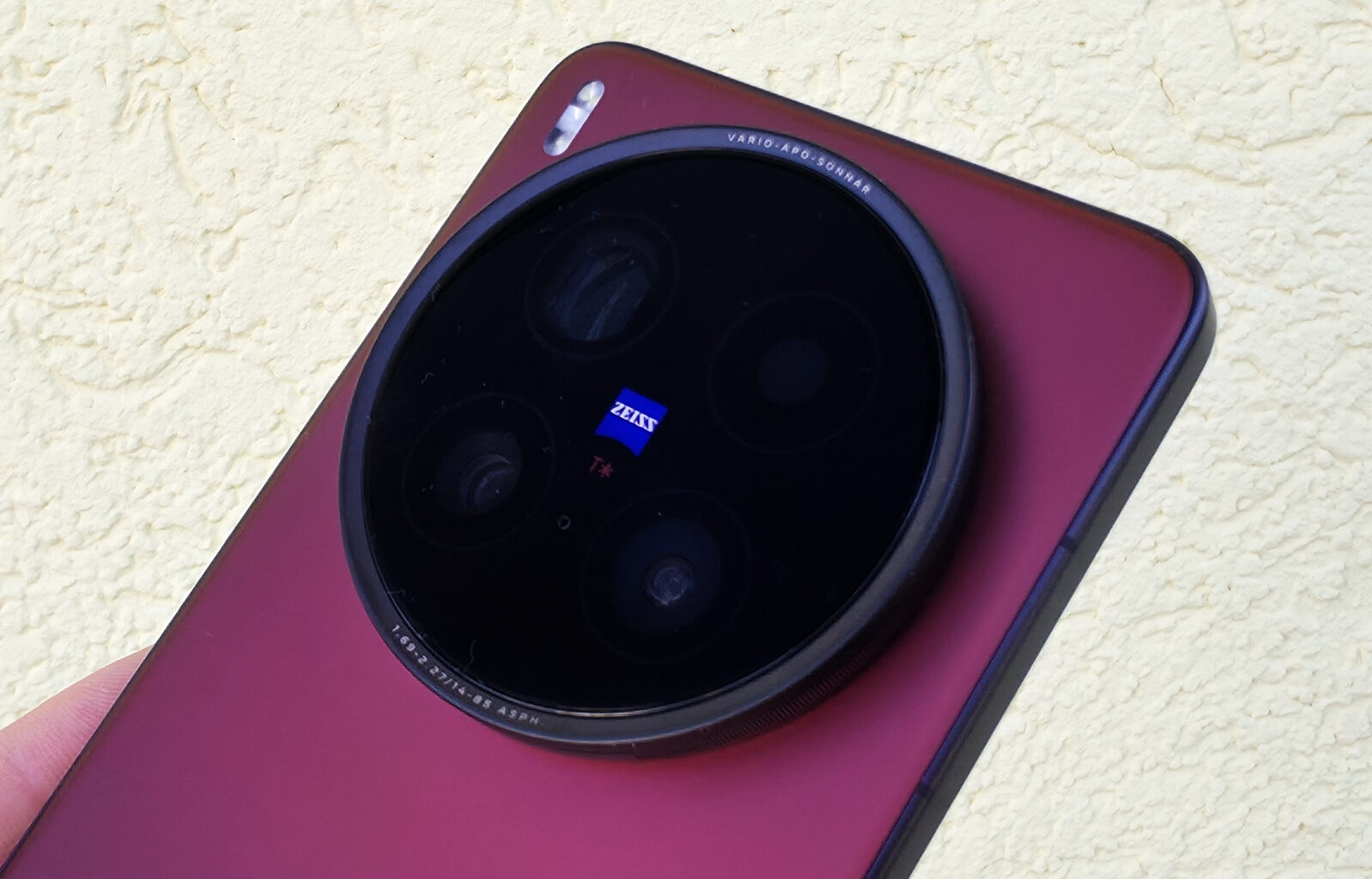 Vivo X300 Ultra to surpass Vivo X200 Ultra as new 35 mm camera flagship with 'unmatched' camera upgrade and mysterious 'image enhancement hardware'