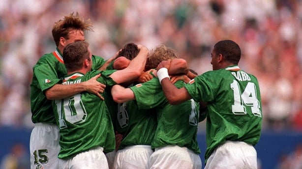 18 June 1994; Ray Houghton of Republic of Ireland celebrates after scoring his side's first goal with team-mates, from left, Tommy Coyne, John Sheridan, Steve Staunton and Phil Babb, during the FIFA World Cup 1994 Group E match between Republic of Ireland and Italy at Giants Stadium in New Jersey, U