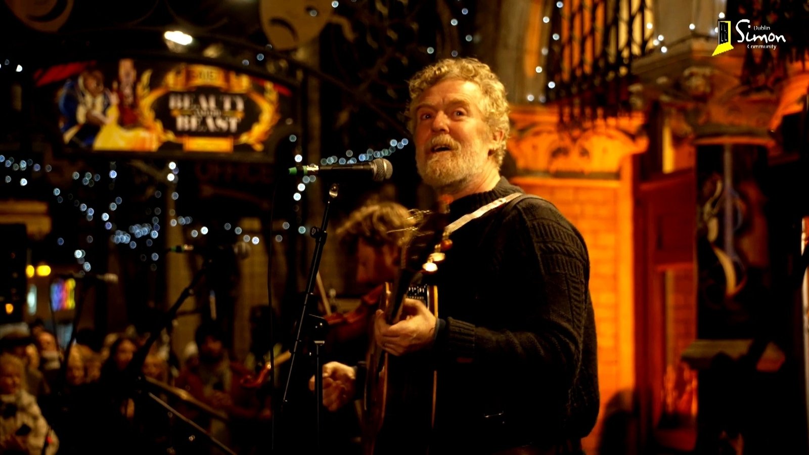 Hundreds turn out for annual Christmas Eve busk in Dublin