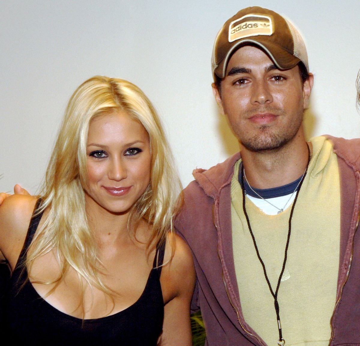 Anna and Enrique Iglesias met in 2001 while filming his music video for 'Escape'