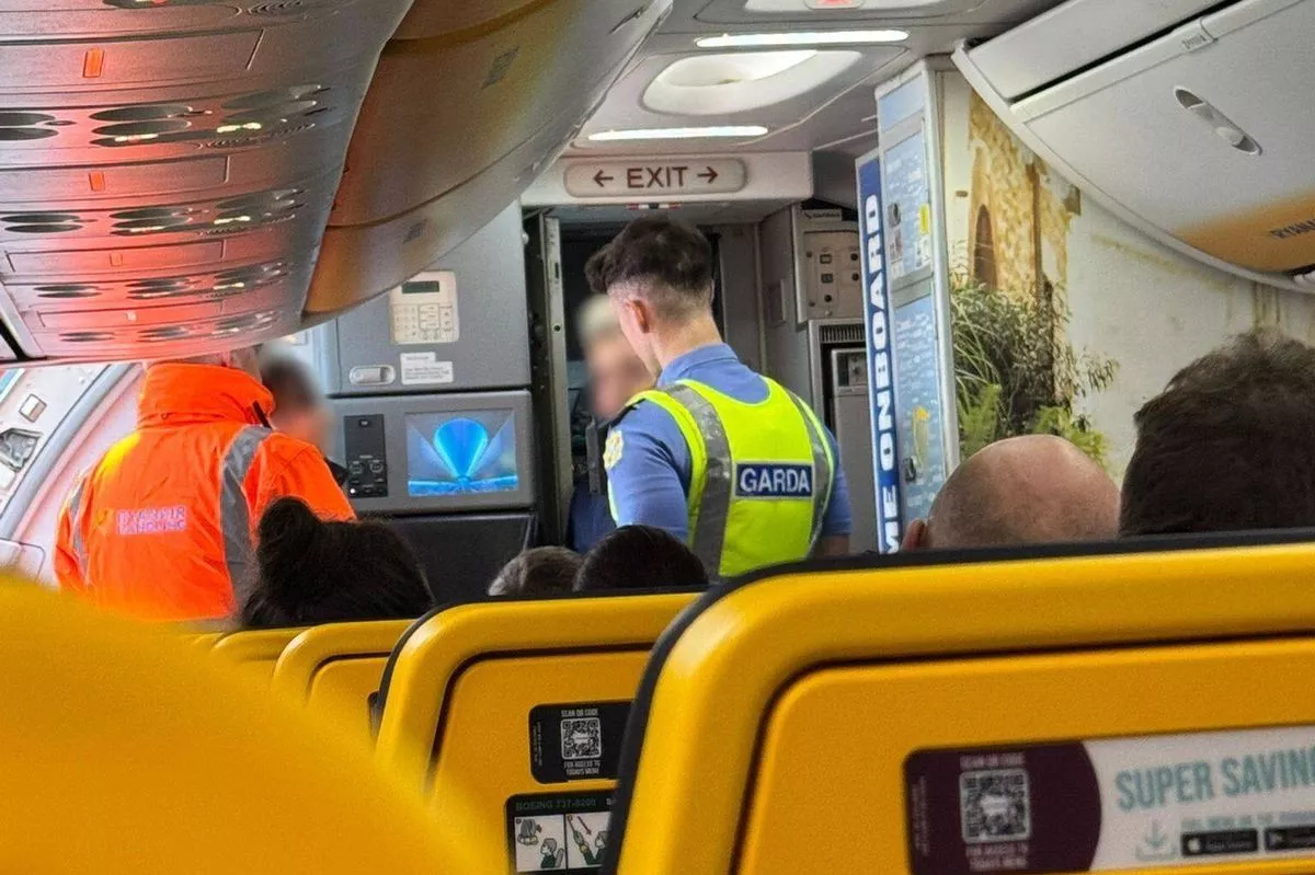Ryanair Cabin Crew called ahead for Garda assistance before landing in Dublin following a mid air altercation