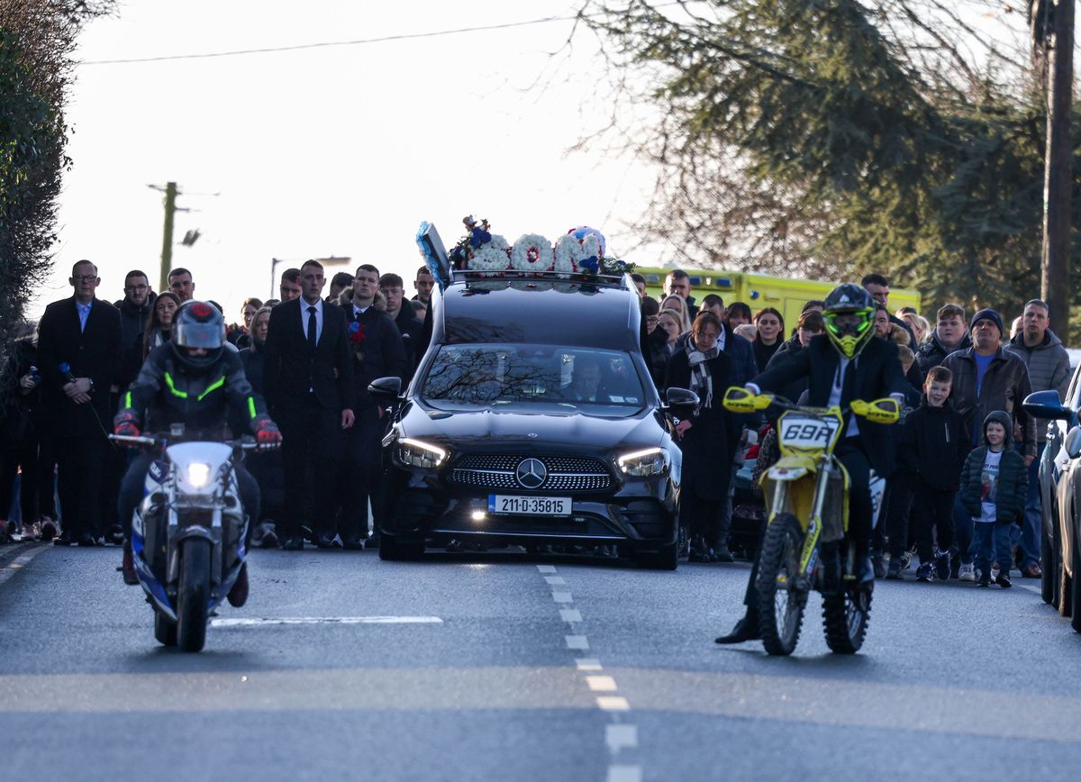 The cortege, escorted by two bikers, arrives at church.