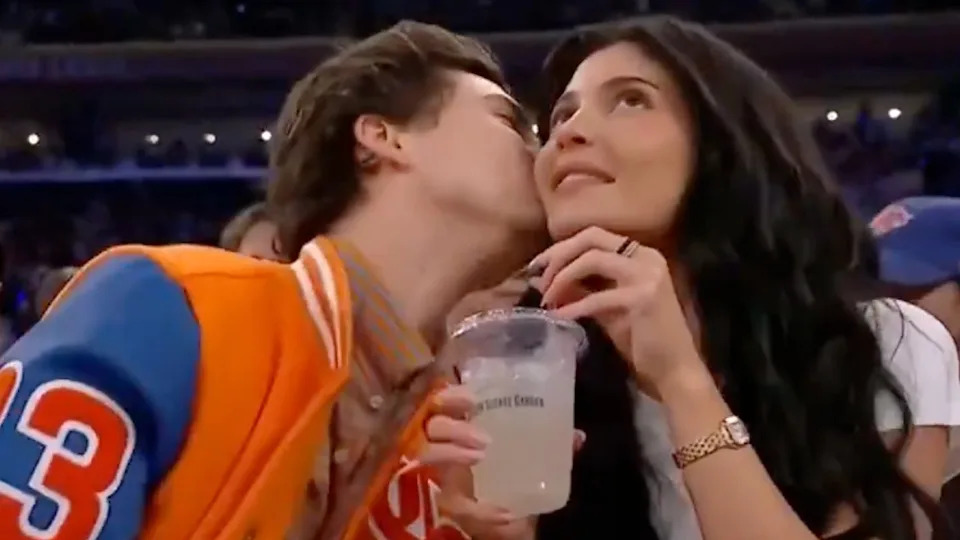 Timothee chalamet and Kylie Jenner kissing