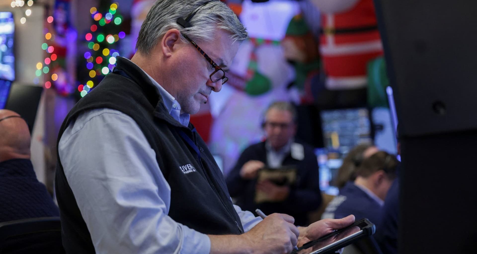 U.S. stocks hit records despite AI-led tech slide