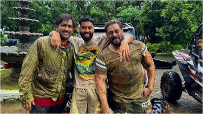 Salman Khan, MS Dhoni and AP Dhillon pose together in EPIC throwback PIC from actor’s farmhouse ahead of actor's 60th birthday