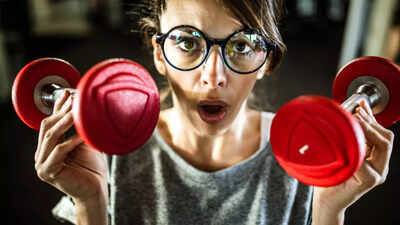 Lifting weights with glasses on? Ophthalmologist says it can be riskier than you think