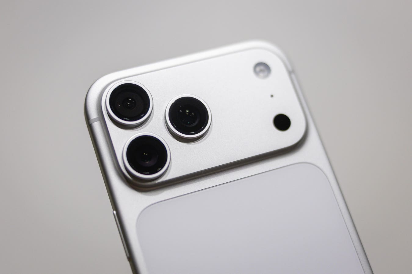 Apple’s iPhone 18 Could Have A Huge New Battery