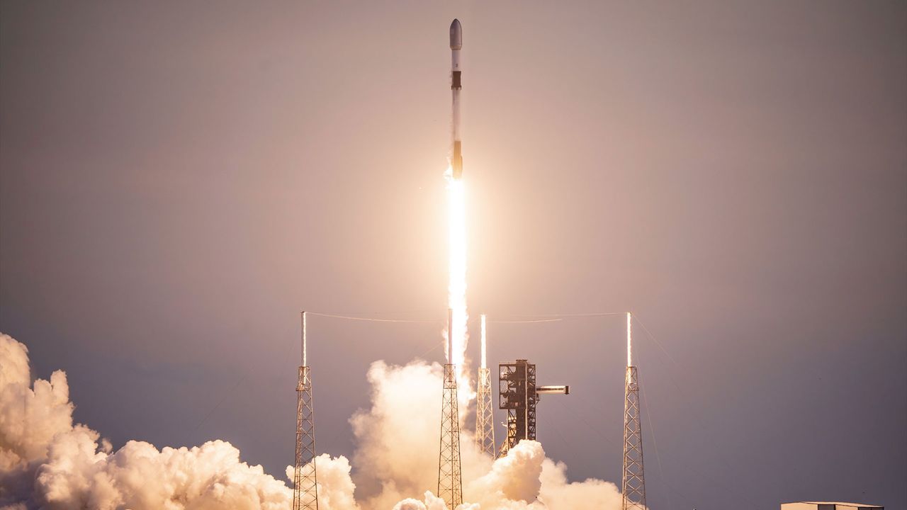 SpaceX Falcon 9 rocket launches 29 Starlink satellites…