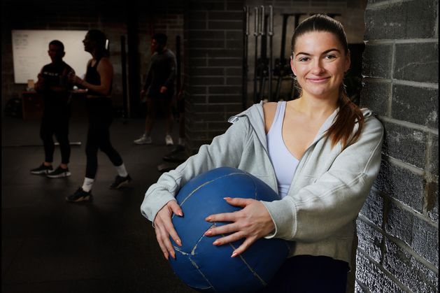 Chloë finds a hobby: I try one more repetition and the ball hits me in the face