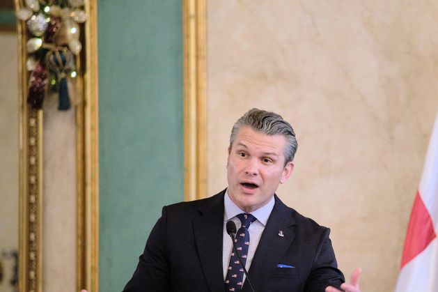 White House accused of throwing admiral ‘under the bus’ to protect Pete Hegseth over drug boat second strike