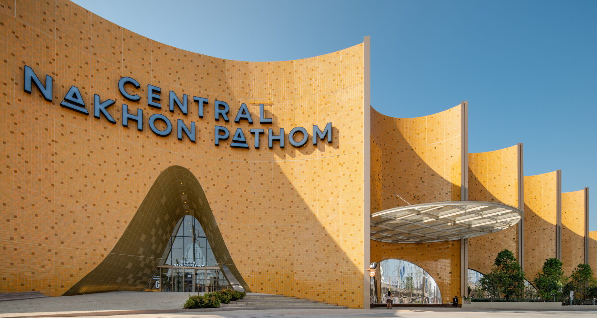 Central Nakhon Pathom / Stu/D/O Architects