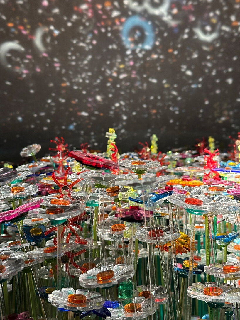 8,800 mirrored flowers from discarded acrylic reveal a data-driven portrait of the netherlands