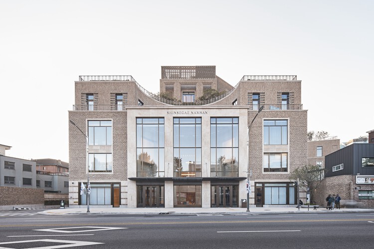 Farewell to Masters: Remembering the Architects We Lost in 2025 - Image 33 of 38