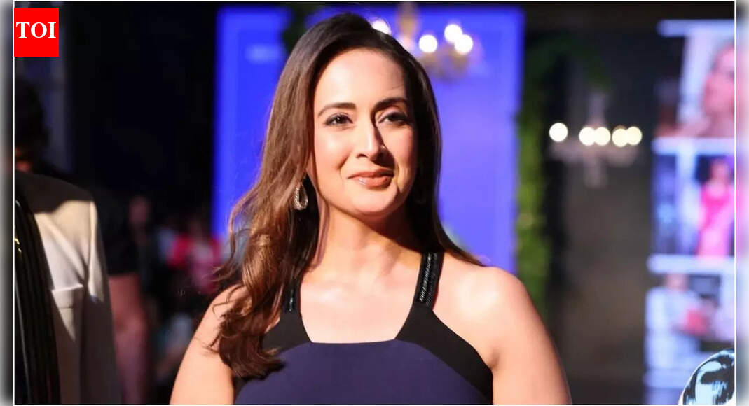 When Preeti Jhangiani recalled Shah Rukh sitting on the floor, chatting with a spot boy, revealed, 'No star treatment' on ‘Mohabbatein’ sets |