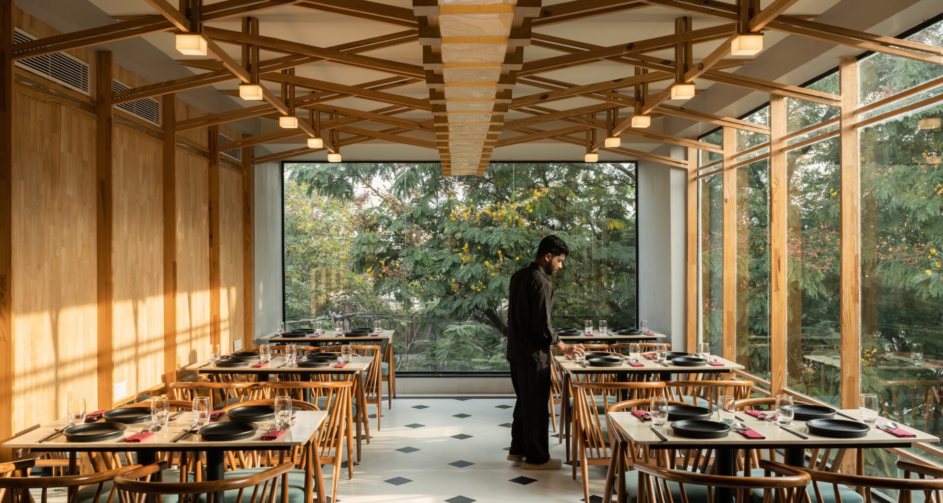 Osaka Pan Asian Restuarant / Fellow Yellow Design Studio