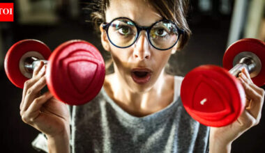 Lifting weights with glasses on? Ophthalmologist says it can be riskier than you think |