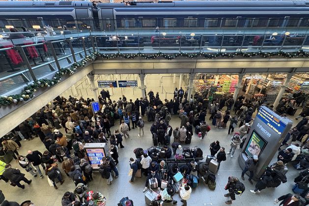 Passengers warned of more delays as Eurostar services resume