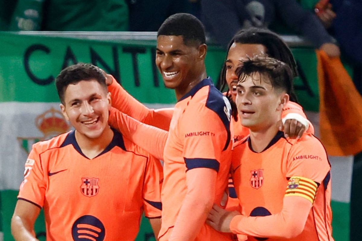 Roony Bardghji of FC Barcelona celebrates 1-3 with Marcus Rashford of FC Barcelona, Pedri of FC Barcelona, Jules Kounde of FC Barcelona  during the LaLiga EA Sports  match between Real Betis Sevilla v FC Barcelona at the Estadio La Cartuja