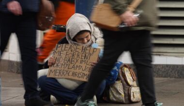 Under holiday lights, New Yorkers weigh every dollar-Xinhua