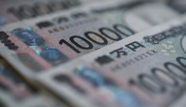 Stocks diverge as rate hopes rise, AI fears ease